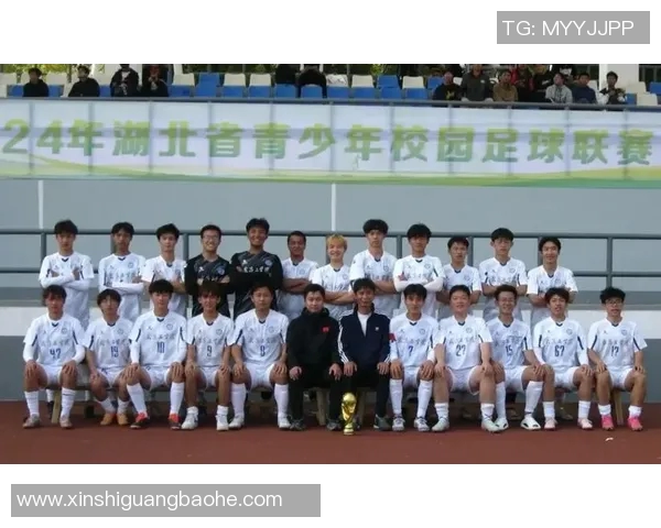 武汉足球队荣登足球团队协作排行榜第三名展现出色团队精神与实力